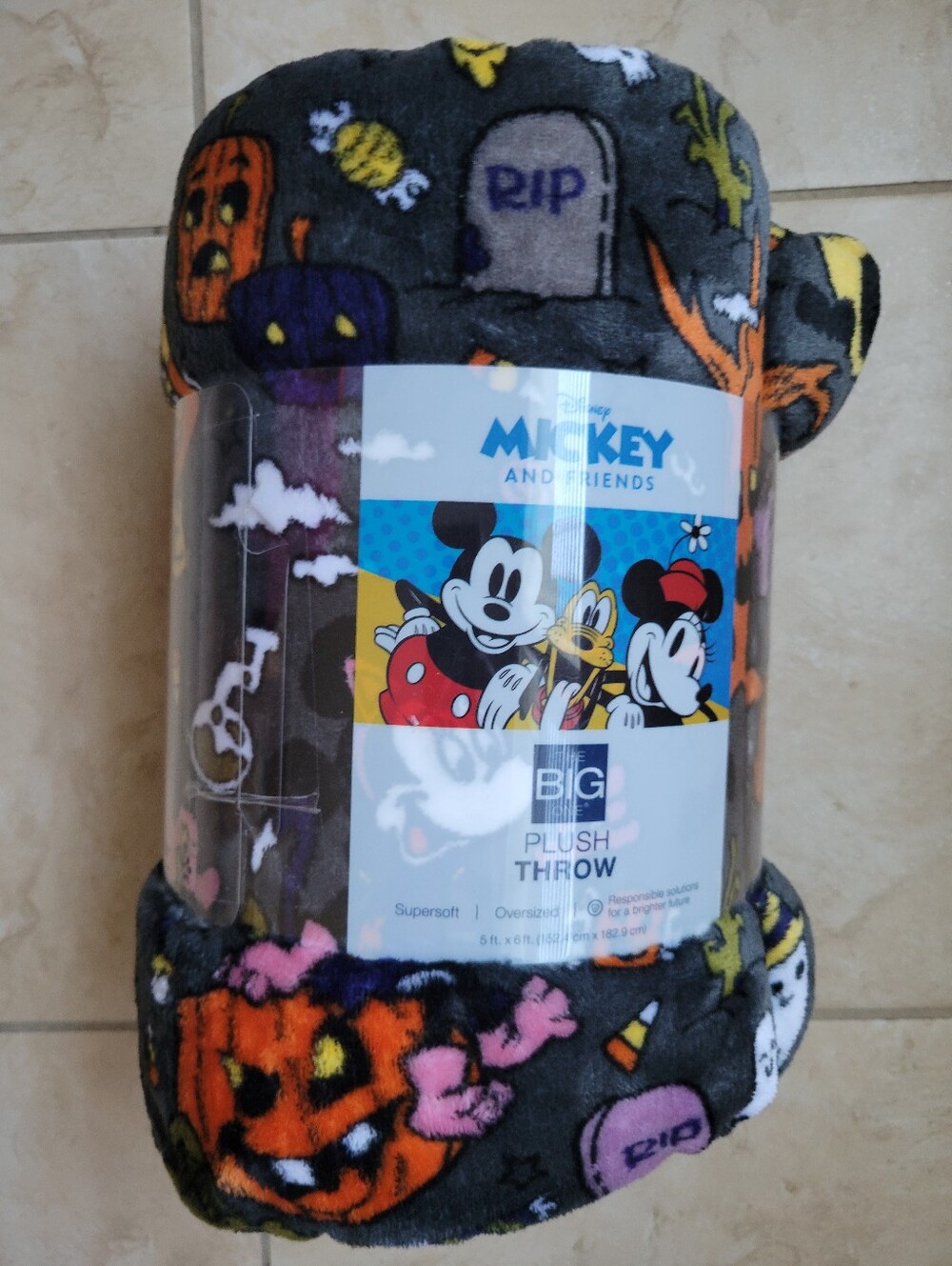 Disney Mickey & Friends Halloween Plush Throw/Blanket